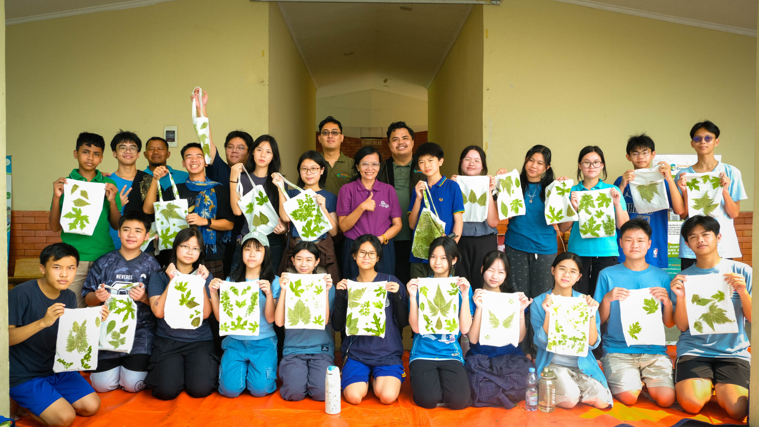 Aktivitas eco-print ROOTS & RISE 2026